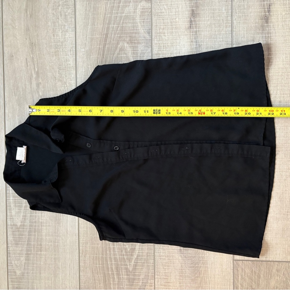 Sleeveless Black Button-Up Women's Top - Picture 4 of 4